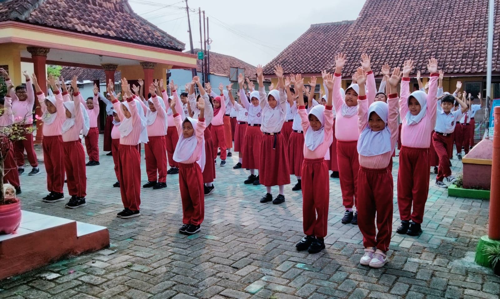 Wujudkan Generasi Bugar dan Berkarakter, SD Negeri 1 Kedungwuluh Giatkan Senam "Anak Indonesia Hebat"