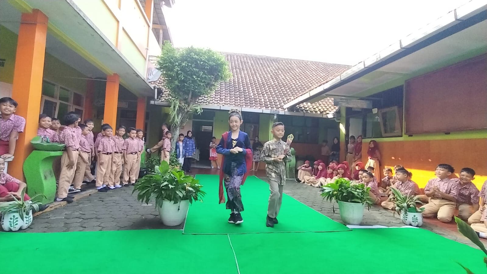 Fashion Show Class Meeting SD Negeri 1 Bantarsoka, Wadah Meningkatkan Kepercayaan Diri Siswa