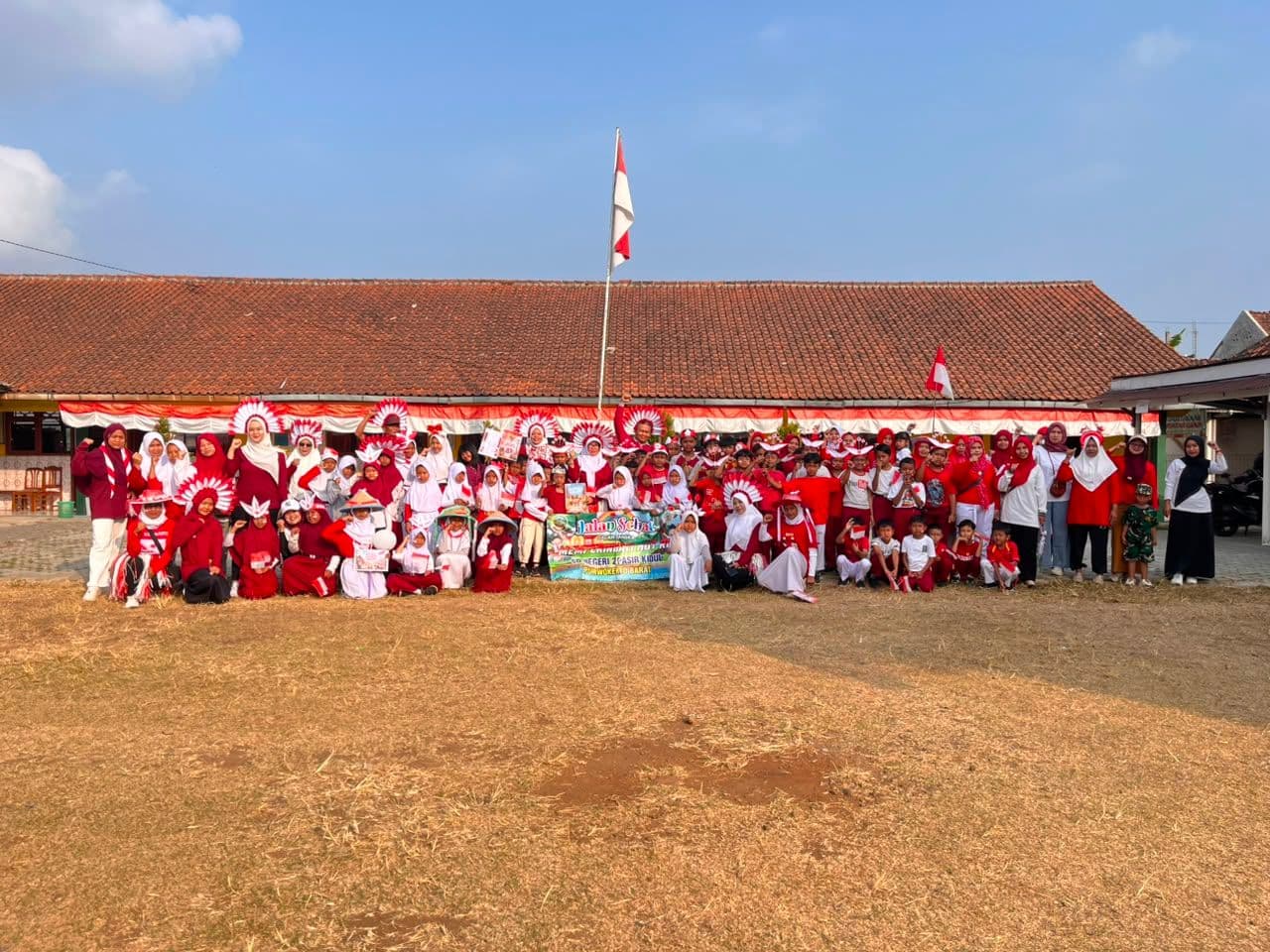Semarak Kemerdekaan ke-81, SD Negeri 2 Pasir Kidul Gelar Jalan Sehat Bersama Wali Murid