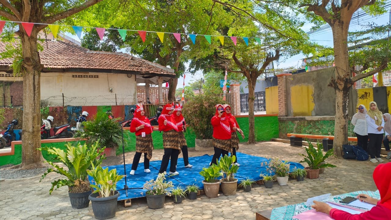 Semarak Kemerdekaan, Dharma Wanita Persatuan (DWP) Korwilcam Dindik Purwokerto Barat Perkuat Silaturahmi dan Kebersamaan