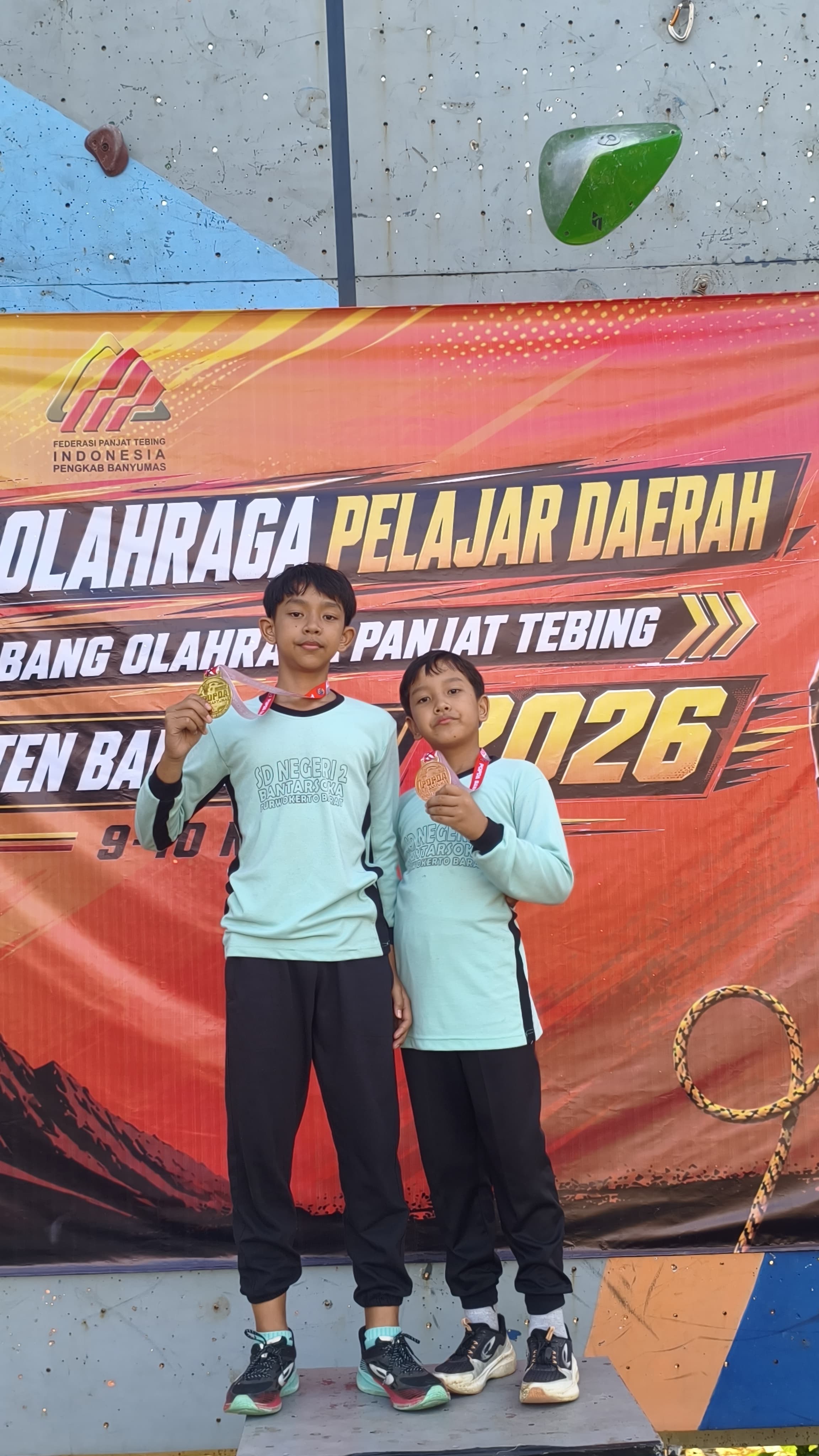 Dari Dinding Panjat ke Puncak Juara: Kakak Beradik SDN 2 Bantarsoka Cetak Prestasi