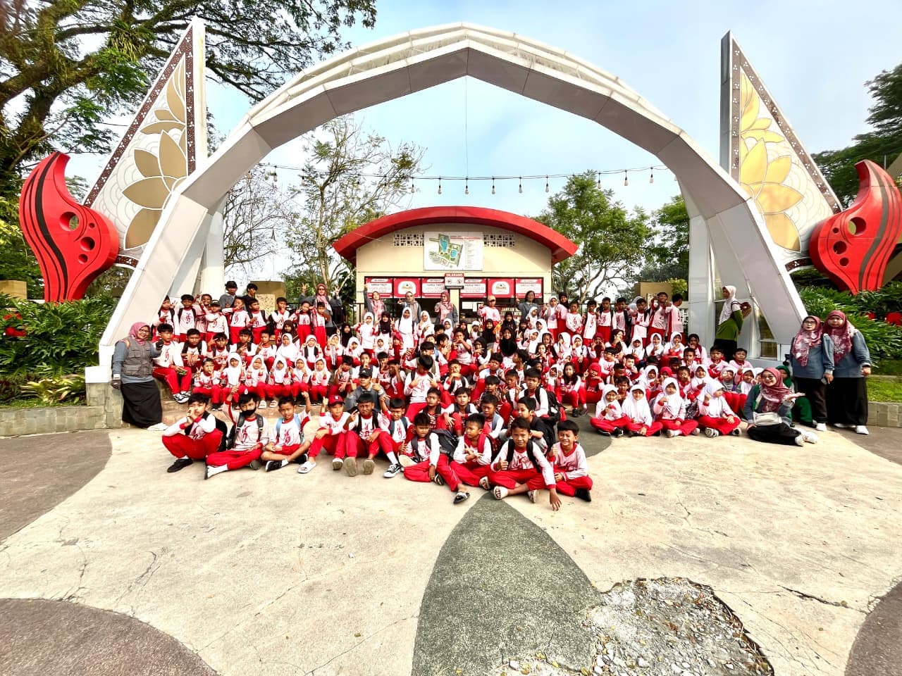 MENJELAJAH DUNIA MENYATU DENGAN ALAM : Kisah keseruan Outing Class Edukatif SDN 2 Kedungwuluh 2026