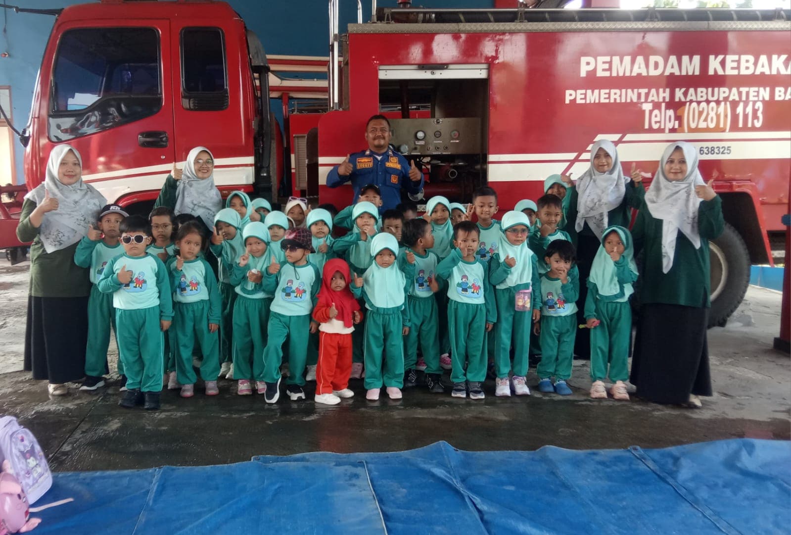 Seru dan Edukatif! Siswa KB Ndasari Budi Belajar Jadi Pemadam Kebakaran di Banyumas