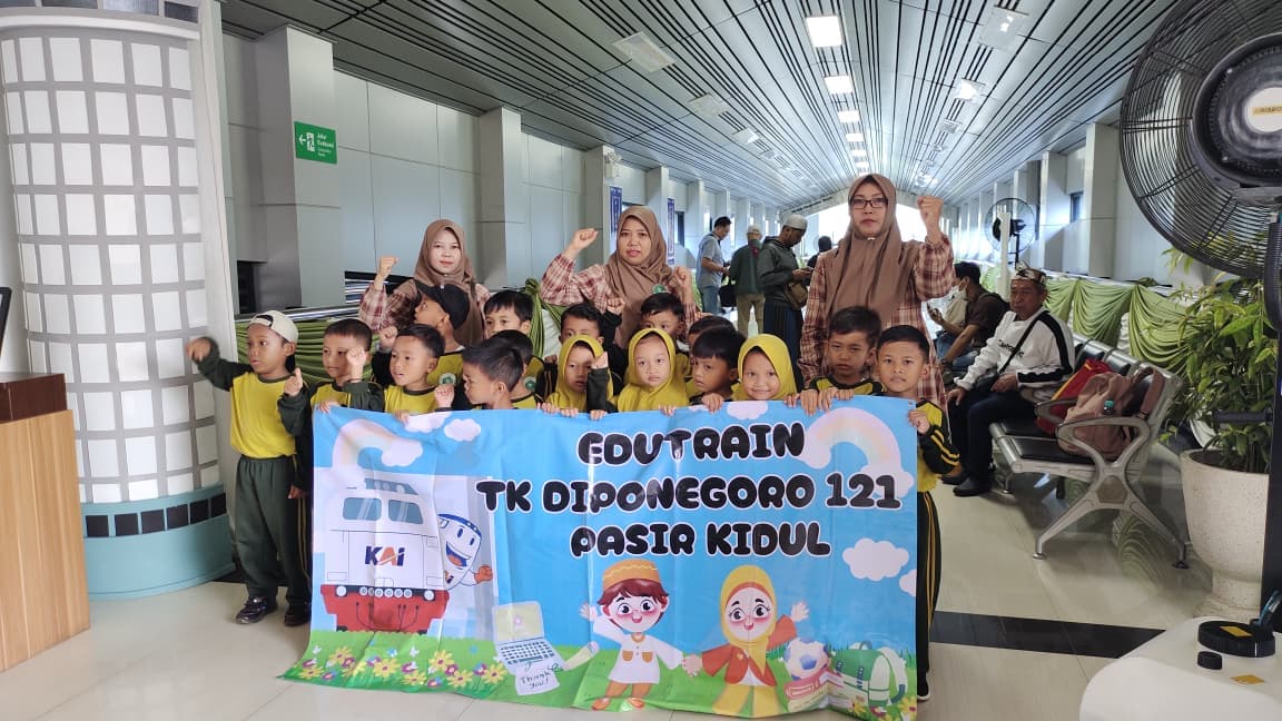 Kereta Api Sahabat Belajar: Edutrain Penuh Ceria dan Makna" TK Diponegoro 121 Pasir Kidul