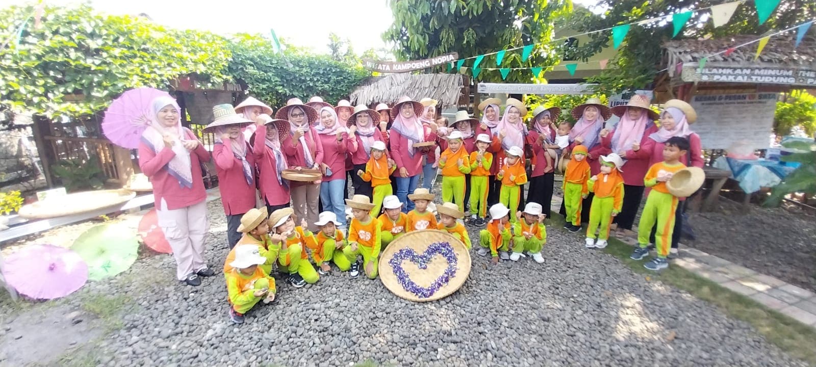 Belajar Budaya Kuliner Banyumas, Siswa KB Putra Madani Antusias Ikuti Outing Class ke Kampung Nopia