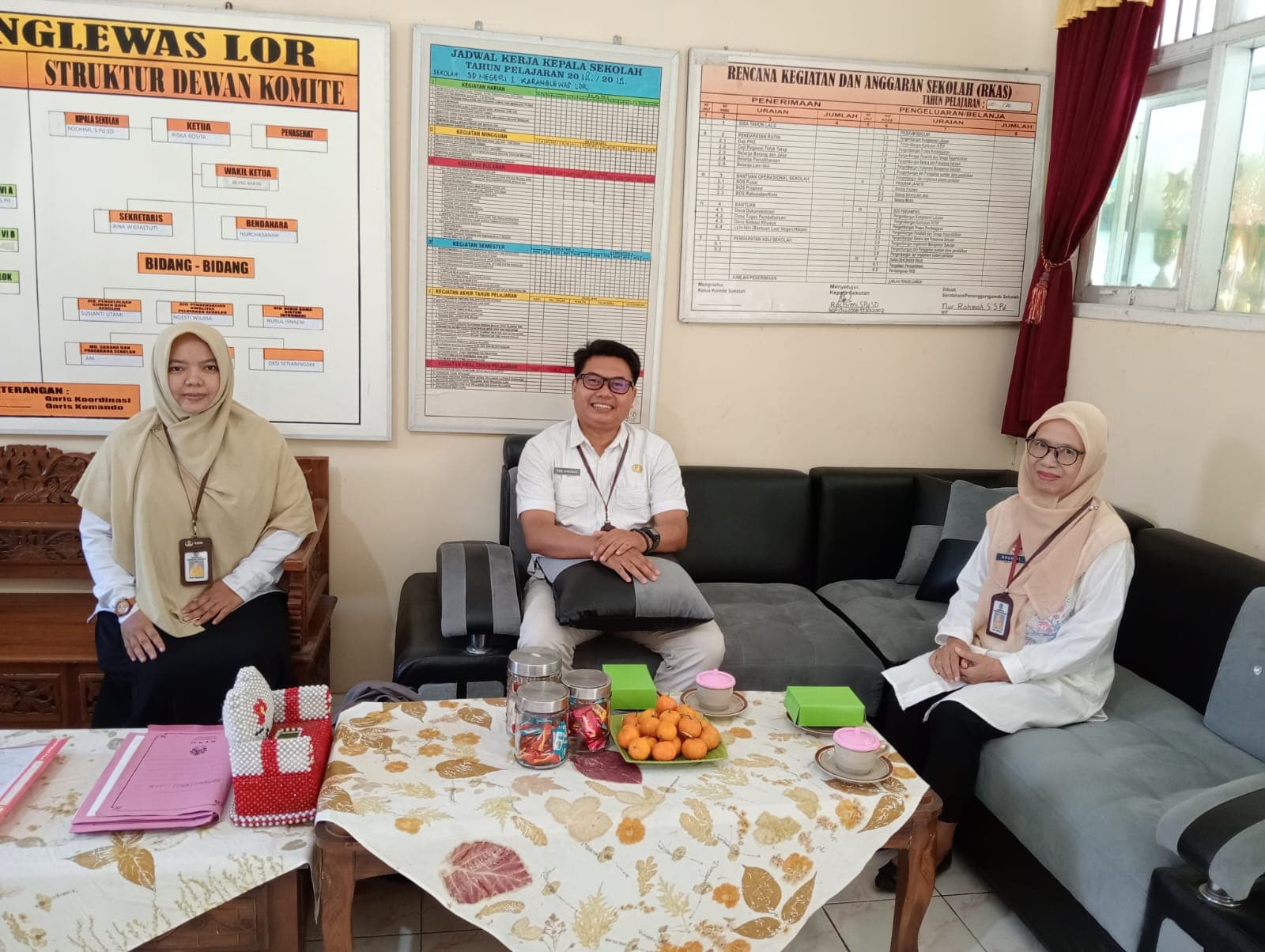 “MONITORING DAN EVALUASI UJIAN SEKOLAH OLEH DINAS PENDIDIKAN: PENDEKATAN HUMANIS KEPADA GURU DAN SISWA DI SDN 1 KARANGLEWAS LOR”