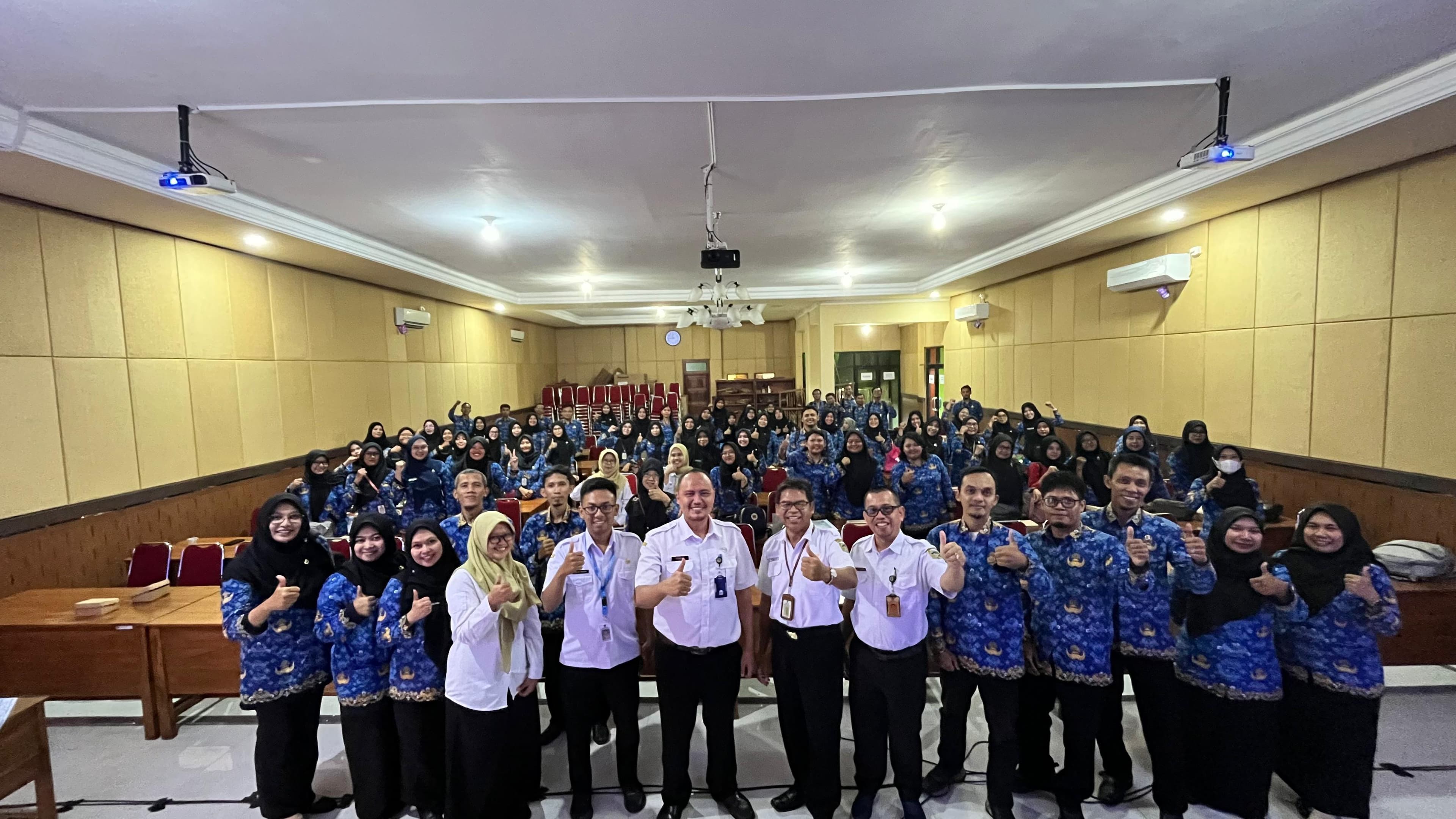 Penguatan Pemahaman Sistem Penerimaan Murid Baru (SPMB) : Operator dan Guru SD Ikuti Bimtek SPMB Jenjang SD di SMP Negeri 3 Purwokerto