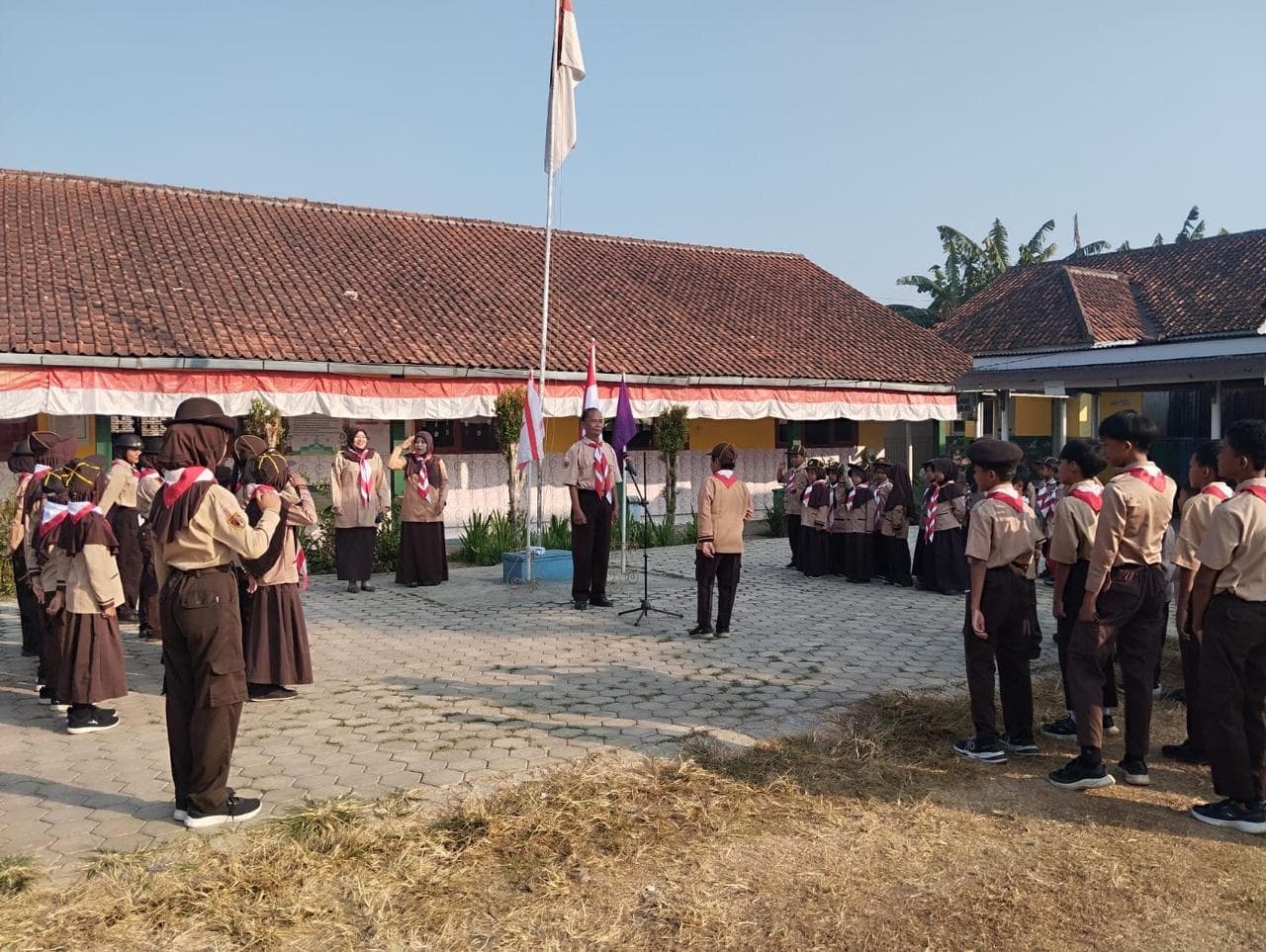 Semarak 14 Agustus, SD Negeri 2 Pasir Kidul Peringati Hari Pramuka dengan Upacara dan Persari