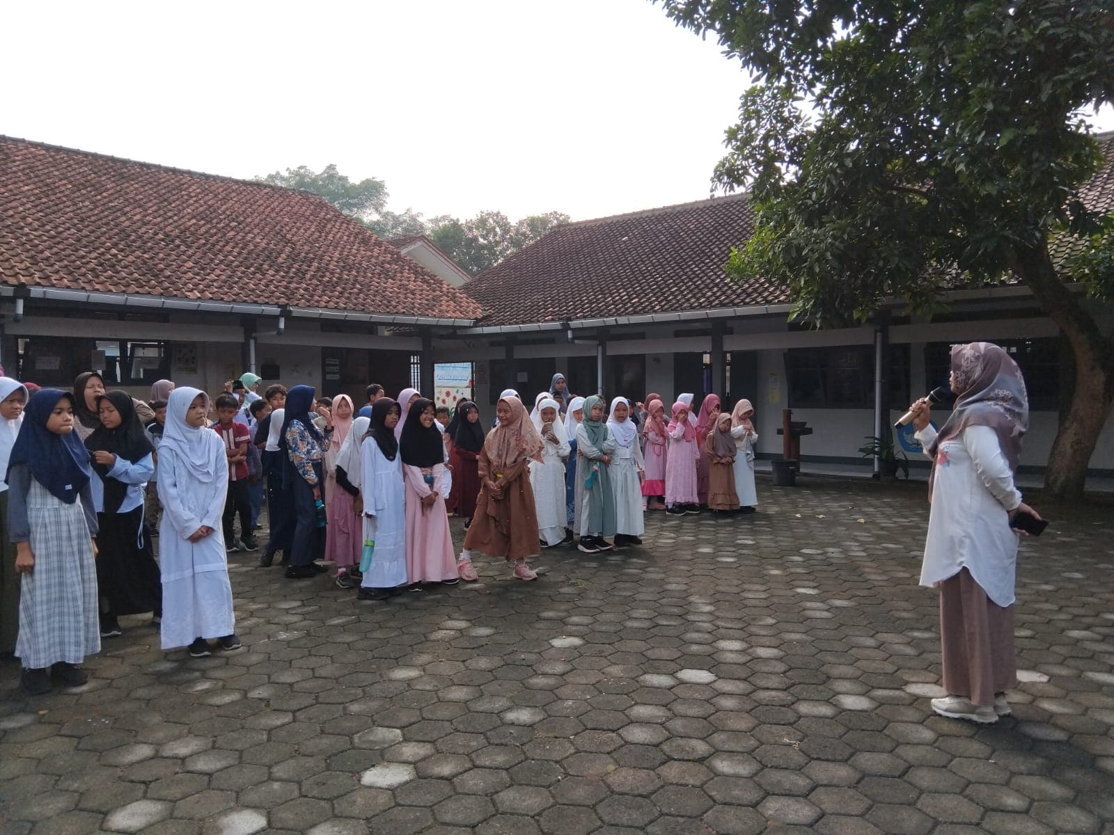 Semarak Tahun Baru Islam 1 Muharram 1448 H di SDN 2 Kedungwuluh: Meneladani Semangat Hijrah melalui Tarhib dan Nobar Film Islami